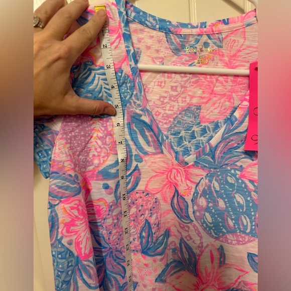 Lilly Pulitzer Top Etta V-neck Pink isle snappy turtle NWT xSmall - Picture 5 of 8